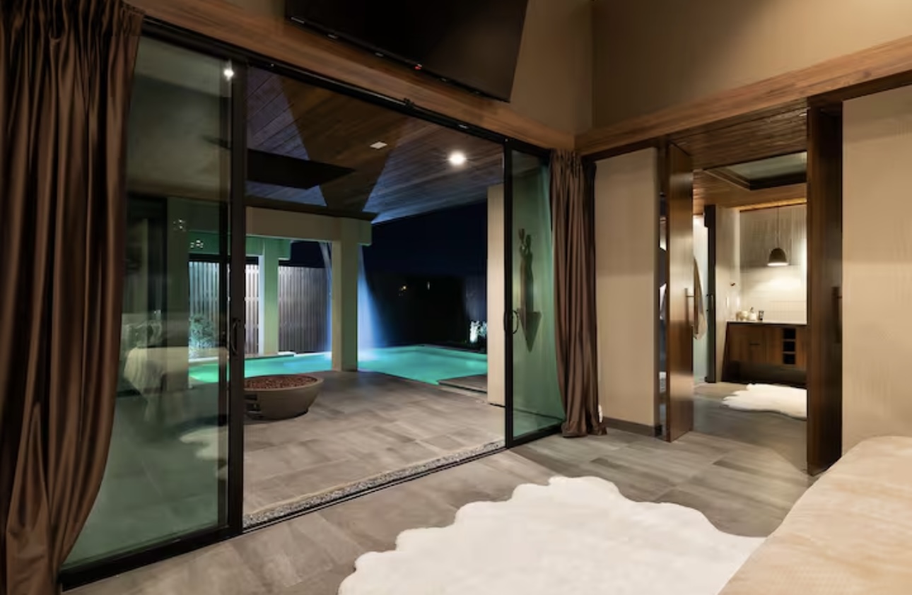 Pool and Suite